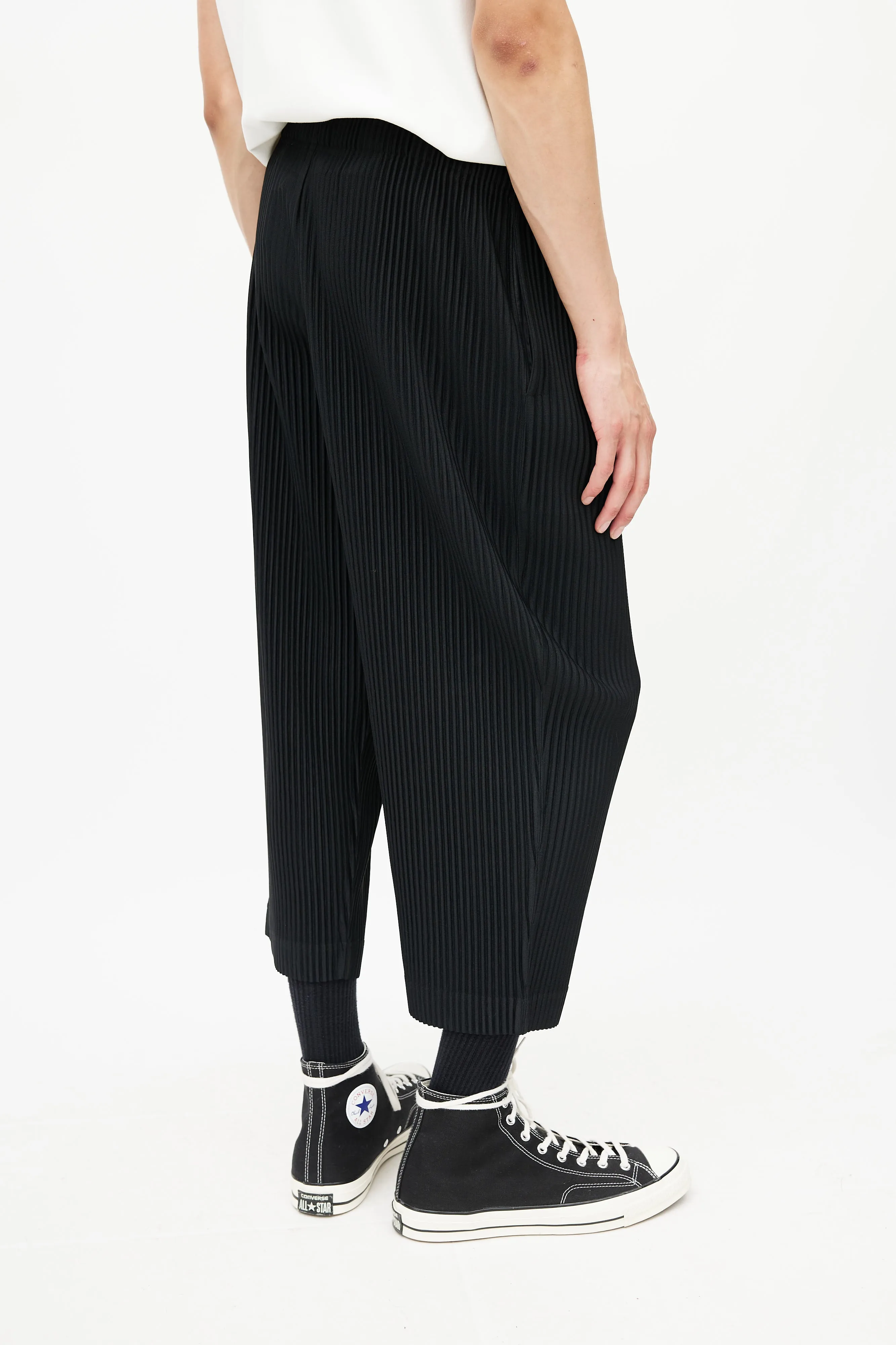 Black Pleated Cropped Trouser