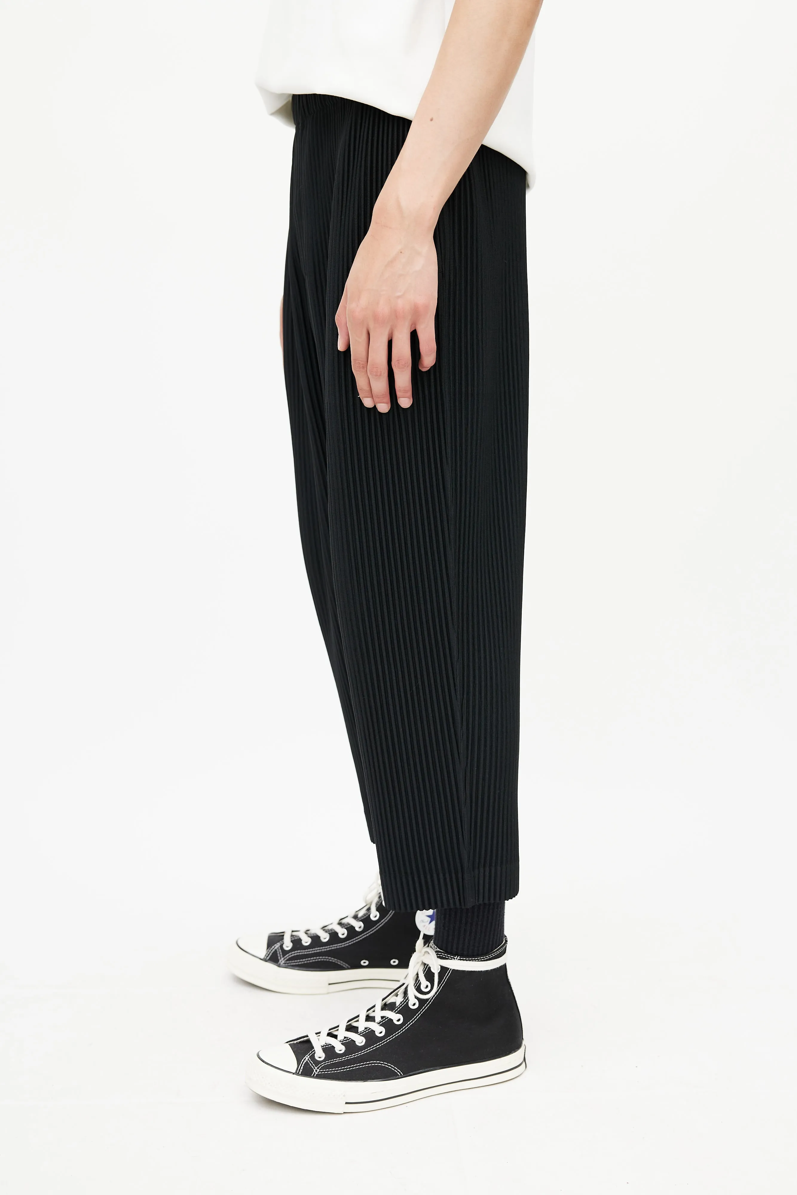 Black Pleated Cropped Trouser