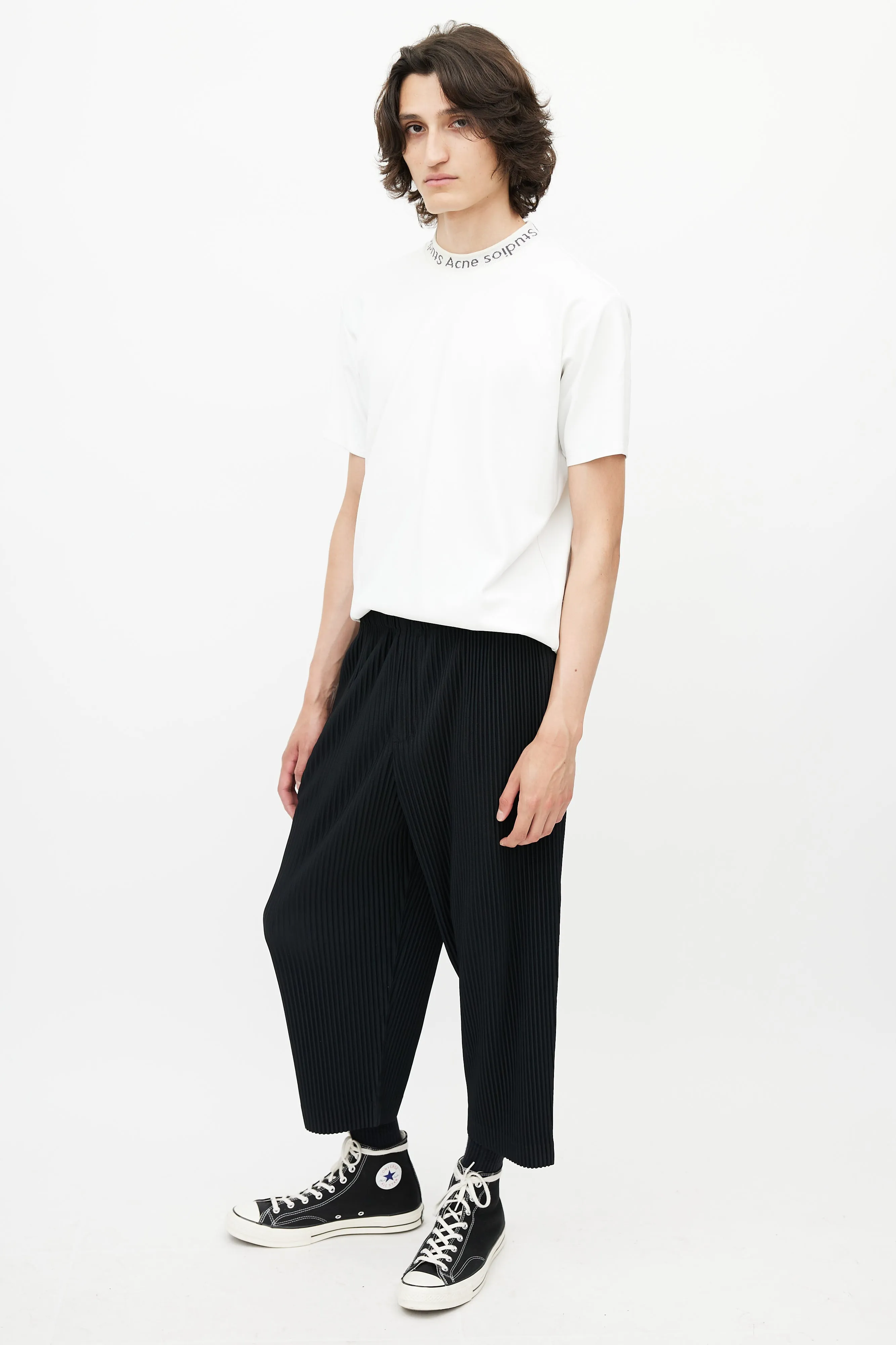 Black Pleated Cropped Trouser