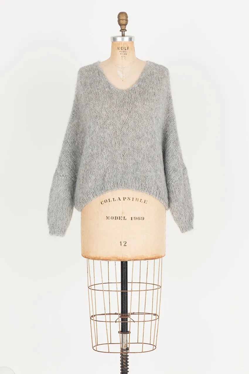 Hand knit batwing V neck sweater (Alpaca) - Lilac