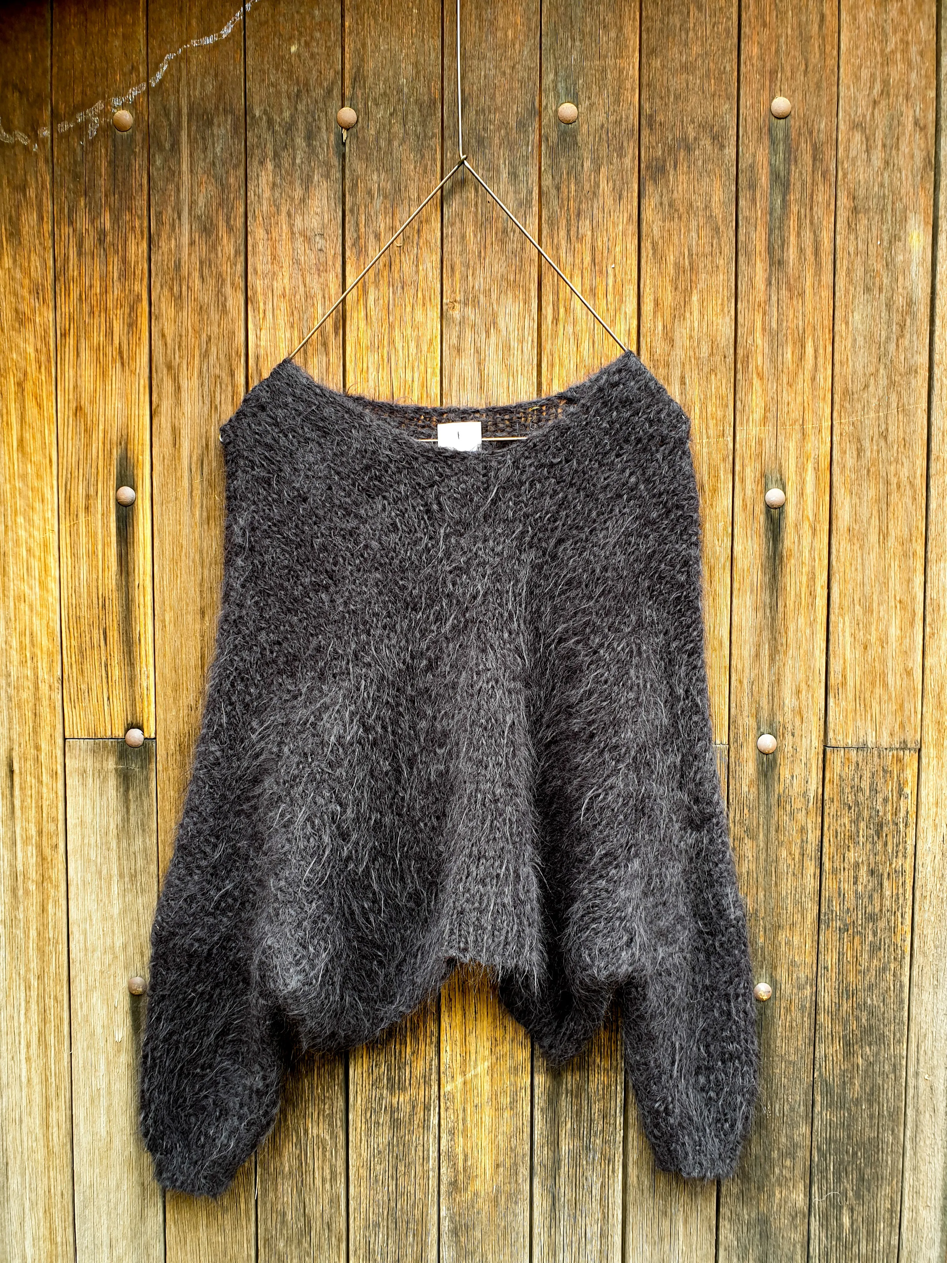 Hand knit batwing V neck sweater (Alpaca) - Nude