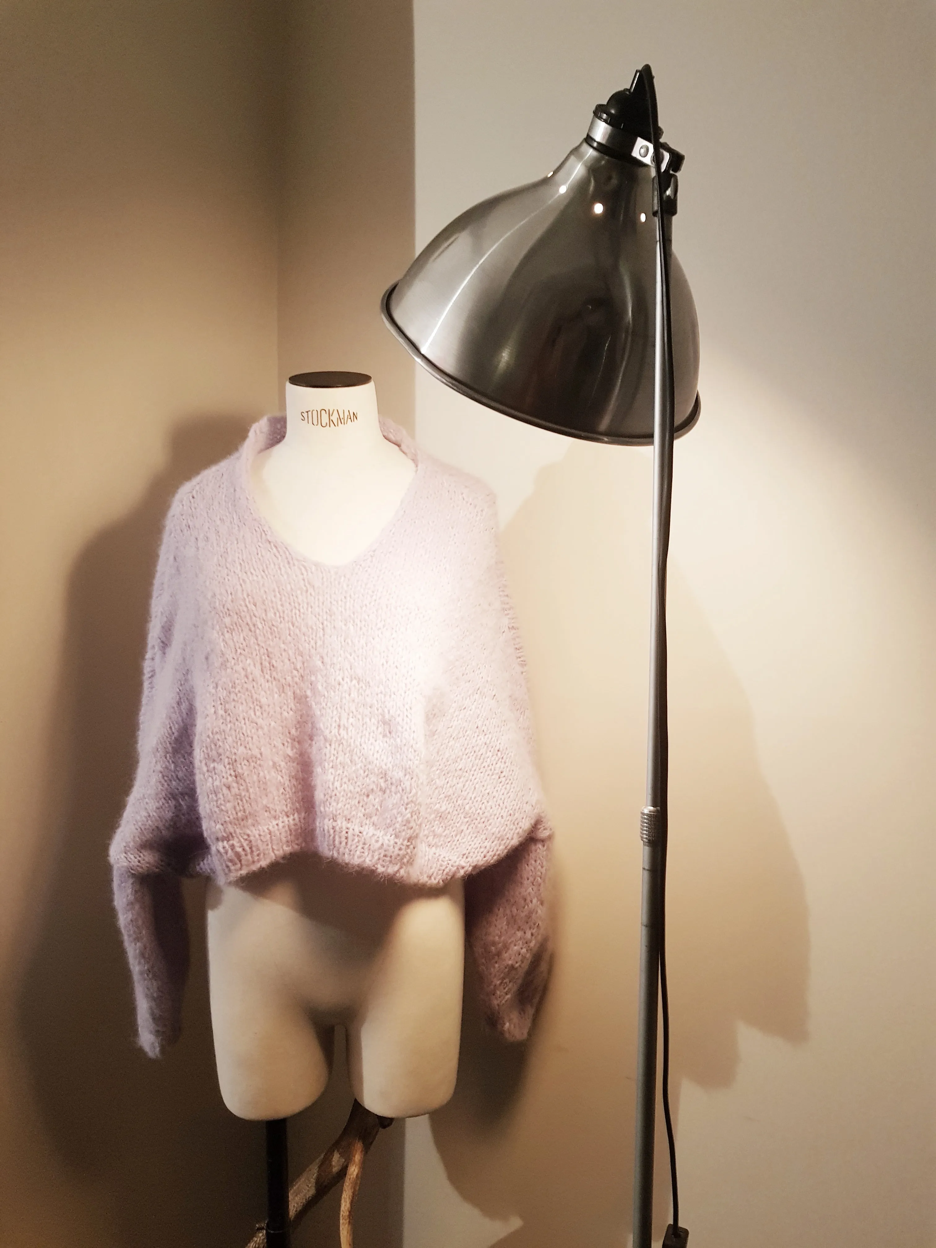 Hand knit batwing V neck sweater (Alpaca) - Nude