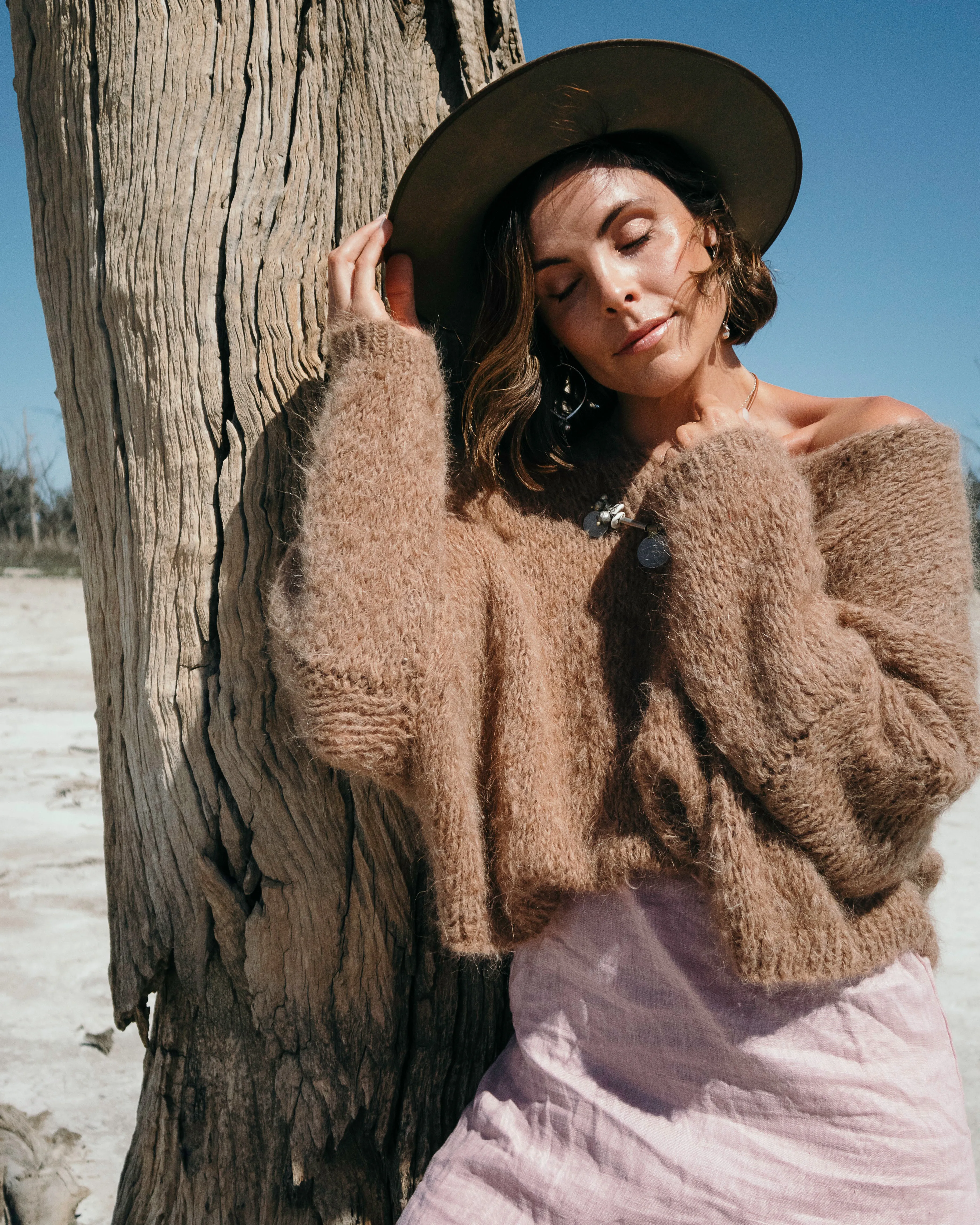 Hand knit batwing V neck sweater (Alpaca) - Nude