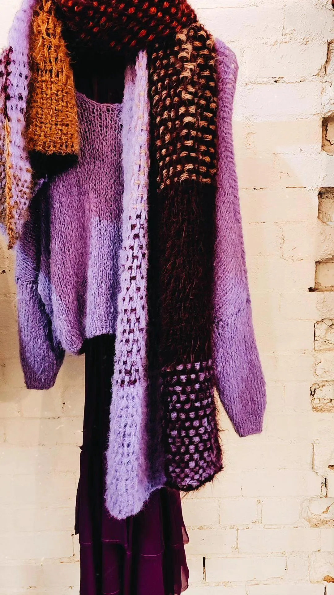 Hand knit batwing V neck sweater (Alpaca) - Nude