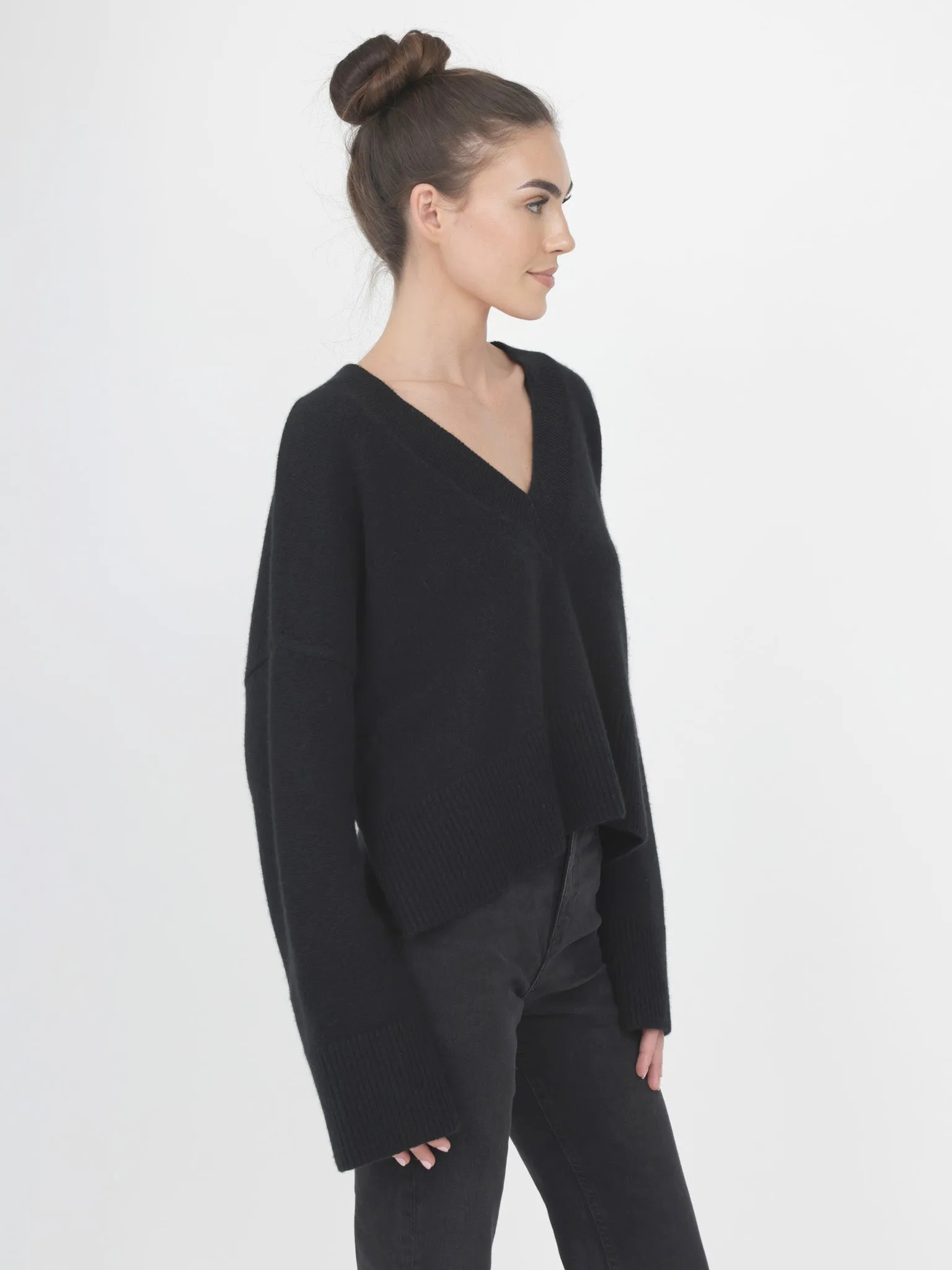 KEIRA V NECK