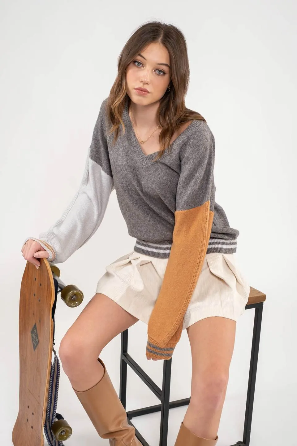 V NECK COLORBLOCK PULLOVER SWEATER