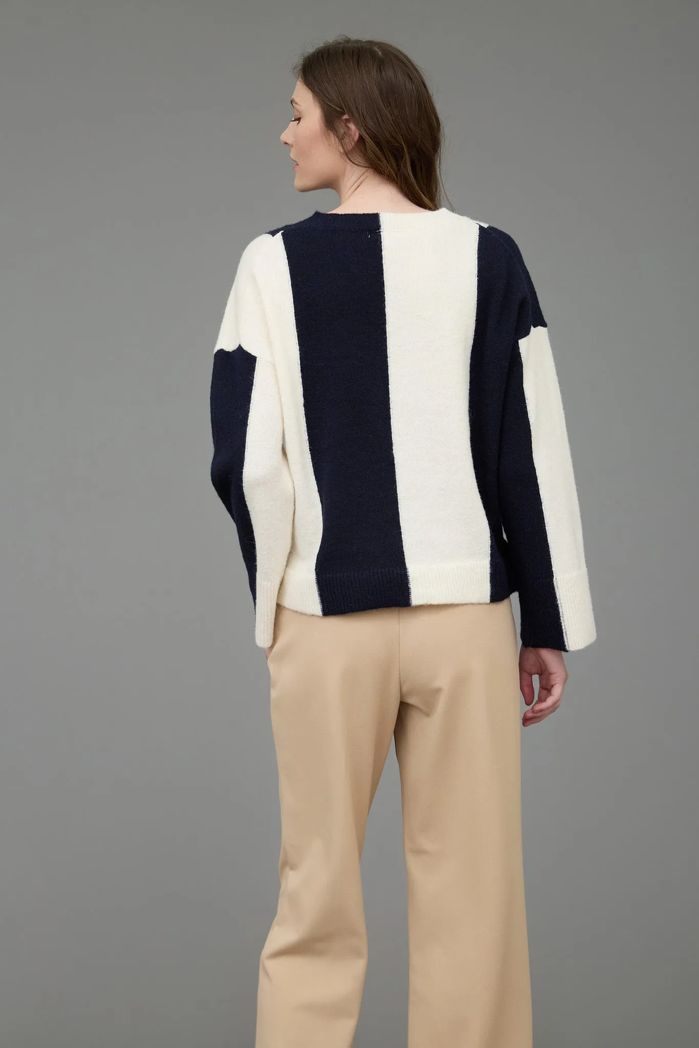 WIDE STRIPE V NECK PULLOVER SWEATER